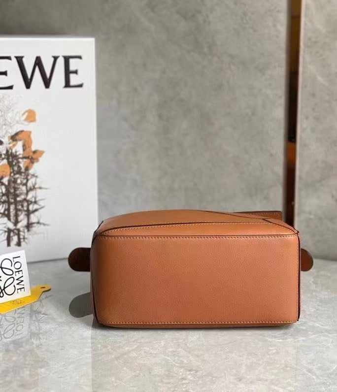 Loewe Bag Puzzle Geometric Design Stereoscopic Bag Type Large Capacity Handheld Diagonal Span Size: 24 * 10 * 4cm