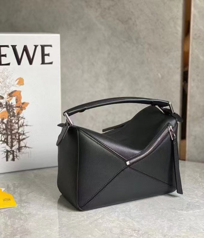 Loewe Bag Puzzle Geometric Design Stereoscopic Bag Type Large Capacity Handheld Diagonal Span Size: 24 * 10 * 4cm